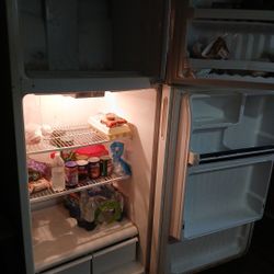 Refrigerator 