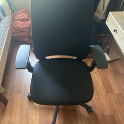 Steelcase Amia - Condition Like New 