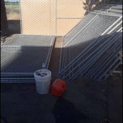 Security Fence Panels With Stand And Locking Bracelets 