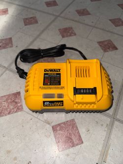 DeWalt DCB118 20V 8 Amp Fast Charger