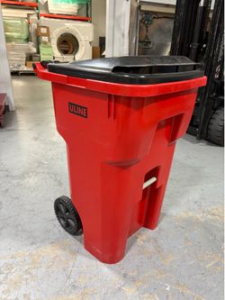 NEW Uline 65 gallon trash can with wheels
