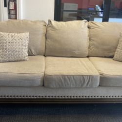 Super Comfortable Nailtrim Couch (free delivery)