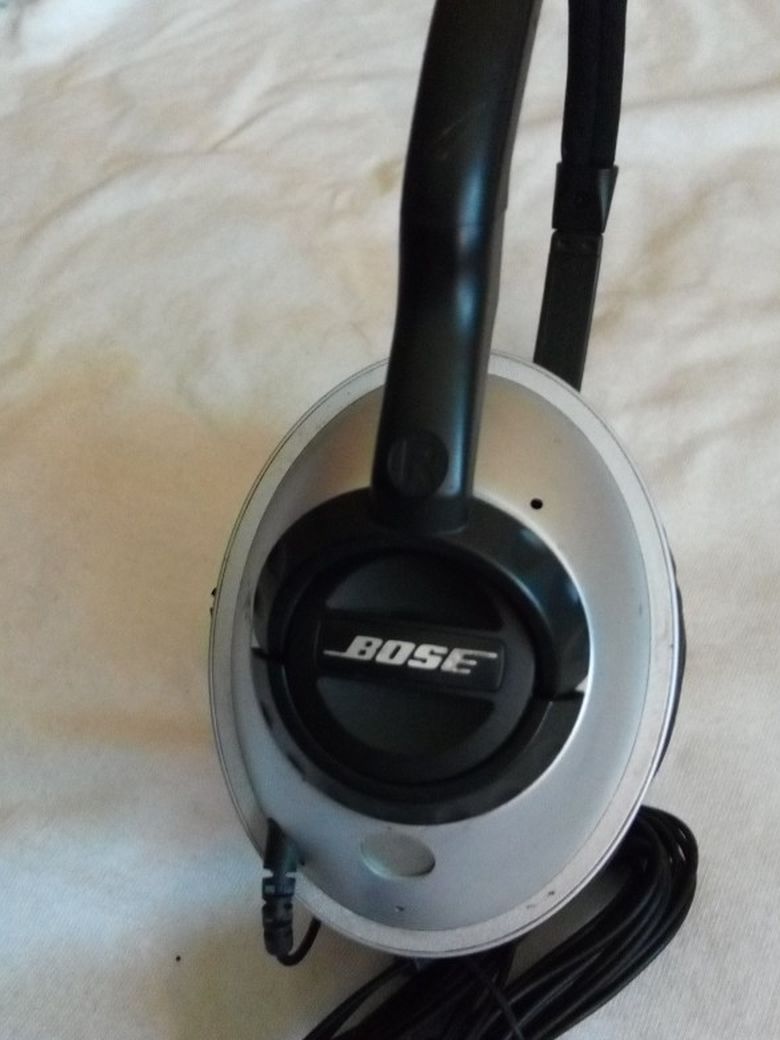 BOSE NOISE CANCELLING HEARTHSTONES WIRED
