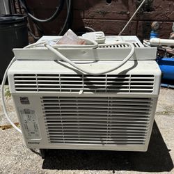 Small wall wall or window AC unit