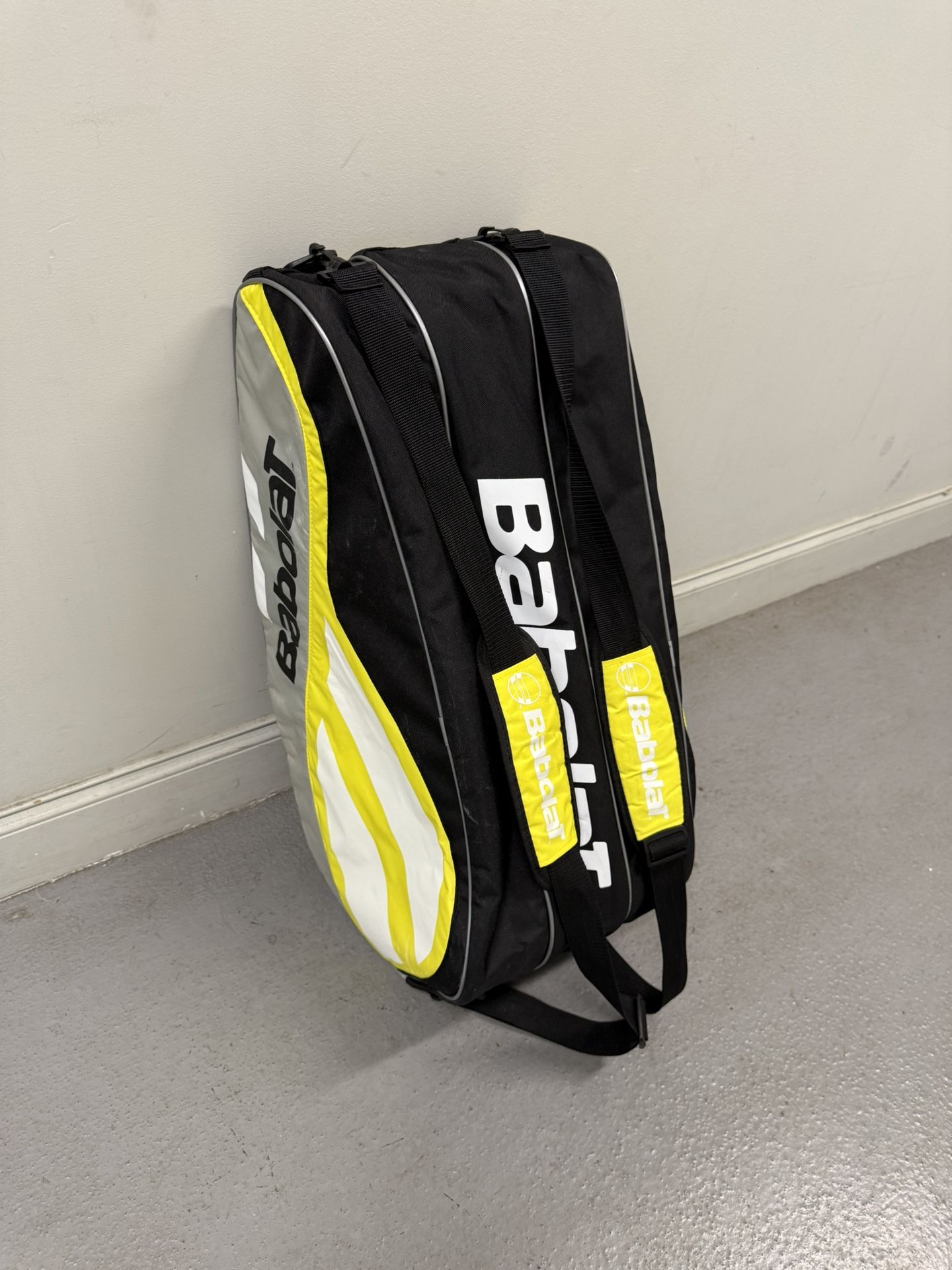 BABOLAT 6 Racquet Bag Backpack. Up to 6 tennis racquets (Good condition) PICK UP IN CORNELIUS