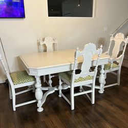 Dinning Table & Matching Hutch