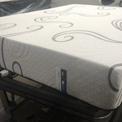 NEW MEMORY FOAM KING MATTRESS AND BOX SPRING ALL NEW