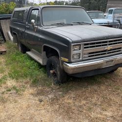 1987 Chevrolet Chevy 4 x 4 Silverado long bed parts truck