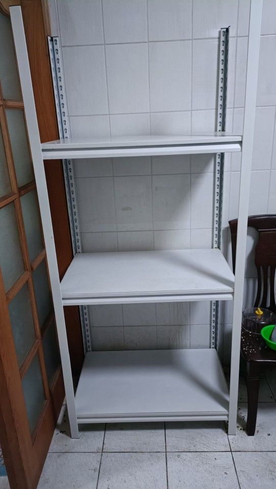 Selling shelves