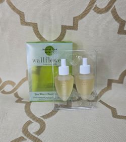 Bath & Body Works White Barn Coconut Lime Wallflower Refill 2 Bulb 0.8 oz Rare