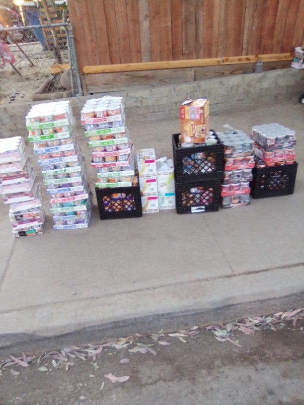 $10.00 For A Case  Cat Food Or Dog Food