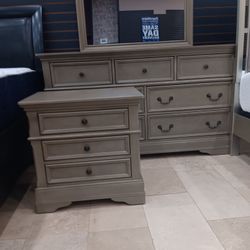 *Manager's Special!!!*---Bold Frisco Queen/King Bedroom Sets---From $899!!!---Delivery And Financing👏