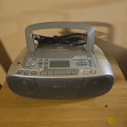 Sony CFD-S01 PORTABLE- CD-RADIO-CASSETTE RECORDER (WORKS GREAT)