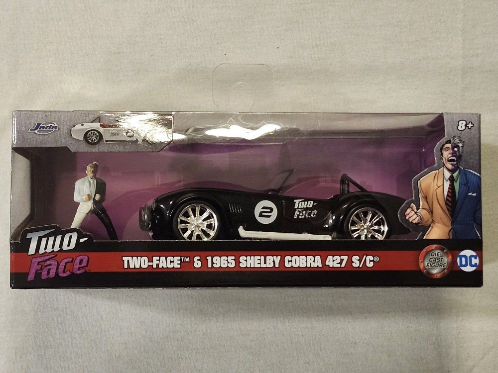 JADA METAL DIECAST 1:32 SCALE. DC. TWO-FACE. 1965 SHELBY COBRA 427 S/C. WITH METAL DIECAST TWO-FACE FIGURE.