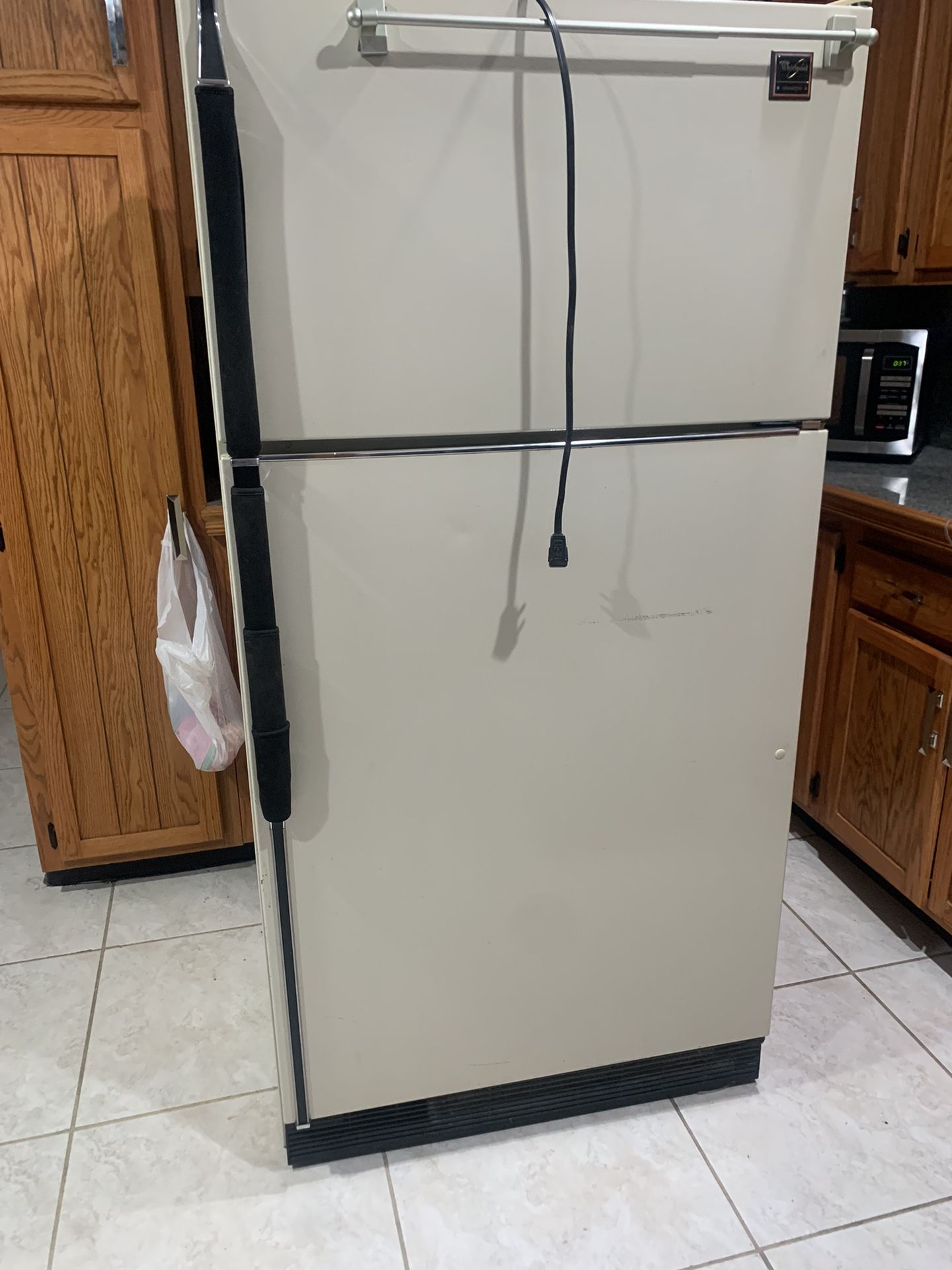 Whirlpool Refrigerator For Sale Must Go Soon Works Fine Just Older Look!