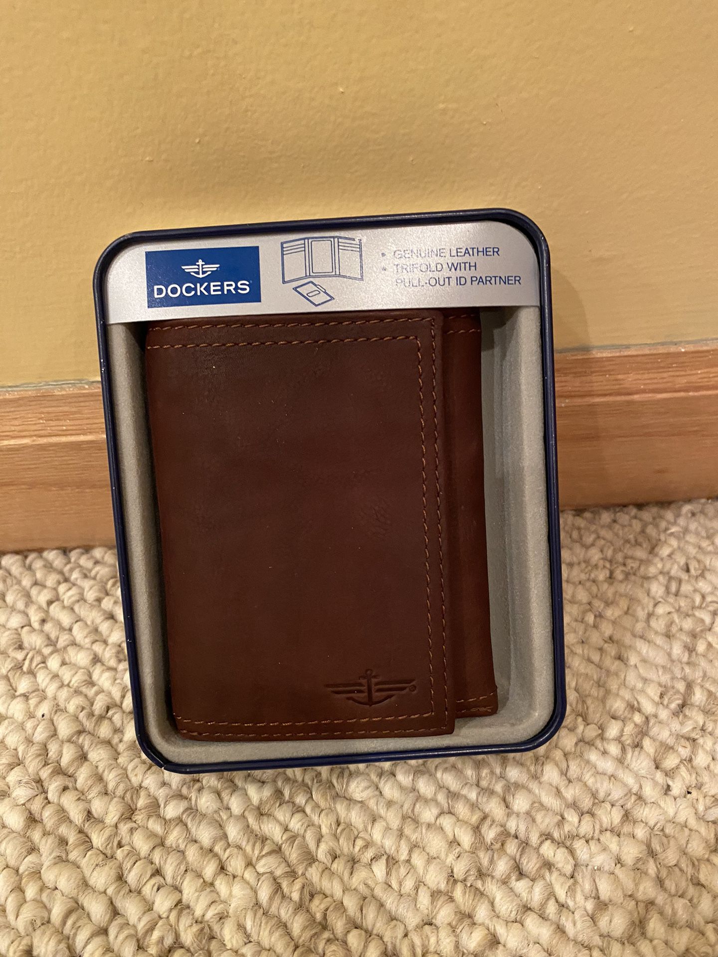 DOCKERS  Brown Genuine Leather Wallet