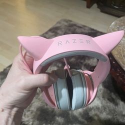 RAZER KRAKEN KITTY V3 PRO