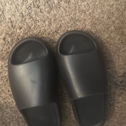 Black Size 10 Yeezys