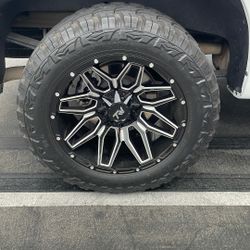 Rims 20 Silverado 2023 Llantas 33/12.50/20 $1600 Nuevas