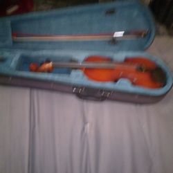 Mendini  Violin     Could Use Strings.   $100.00