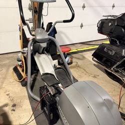 PRECOR EFX 5.23 ELLIPTICAL W/STATIONARY ARMS