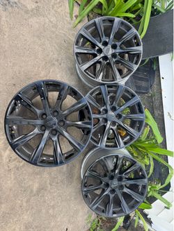 Cadillac 20” rims 5 lugs