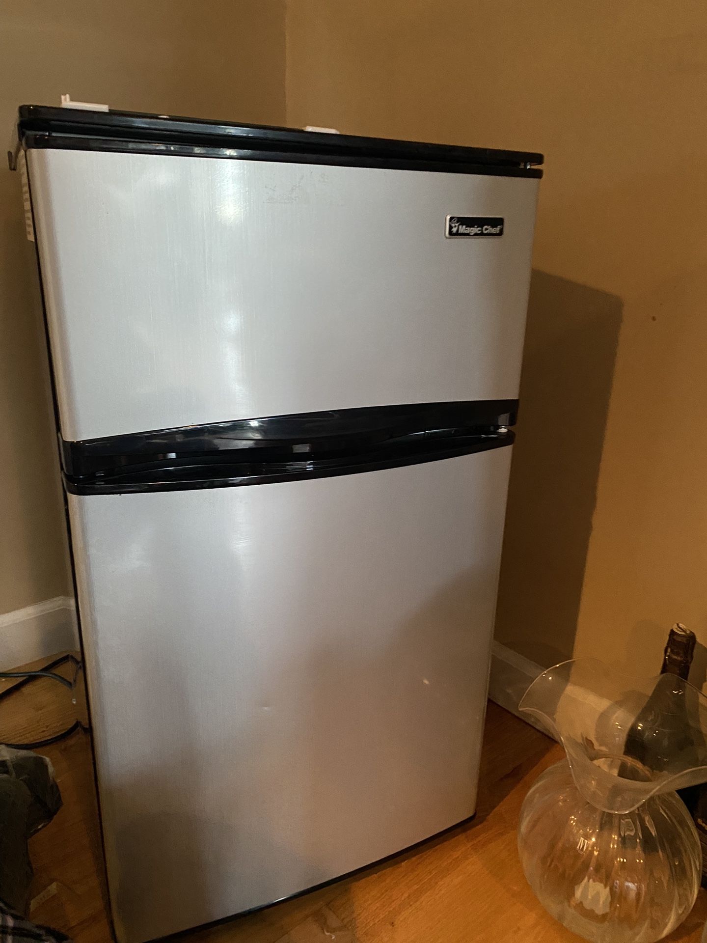 Magic chef Mini Refrigerator Price Negotiable. Selling At Stores For Over $200