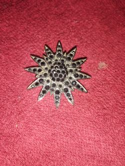 Chico’s Starburst Pin Brooch w/ Black Stones