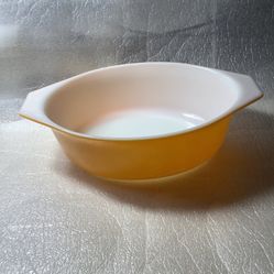 Pyrex Yellow Oval Casserole 1 1/2 Quart 