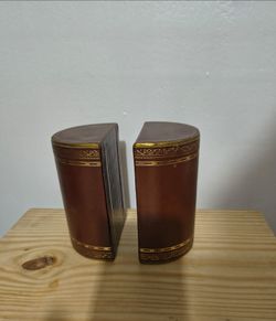 VINTAGE - MC BROWN LEATHER BOOKENDS 6"×4"