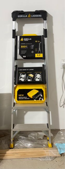 Brand New 5.5 ft Aluminum Dual Platform Ladder (300 lb Rating)