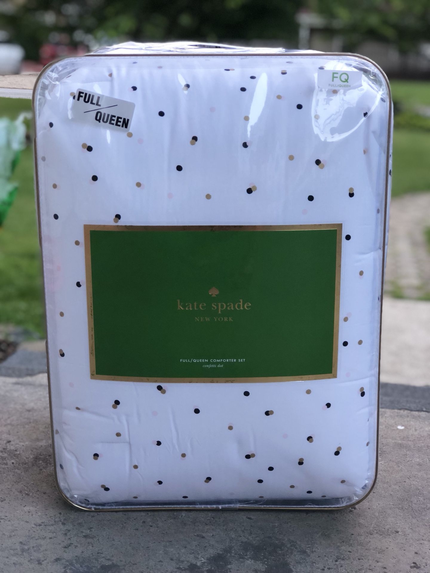 Kate spade confetti dot queen full comforter sham set new! for Sale in  Columbus, OH - OfferUp