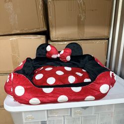 MICKEY/MINNIE MOUSE DOG BED
