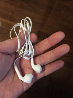 New OEM Samsung S6/S7 earbuds. No box $10