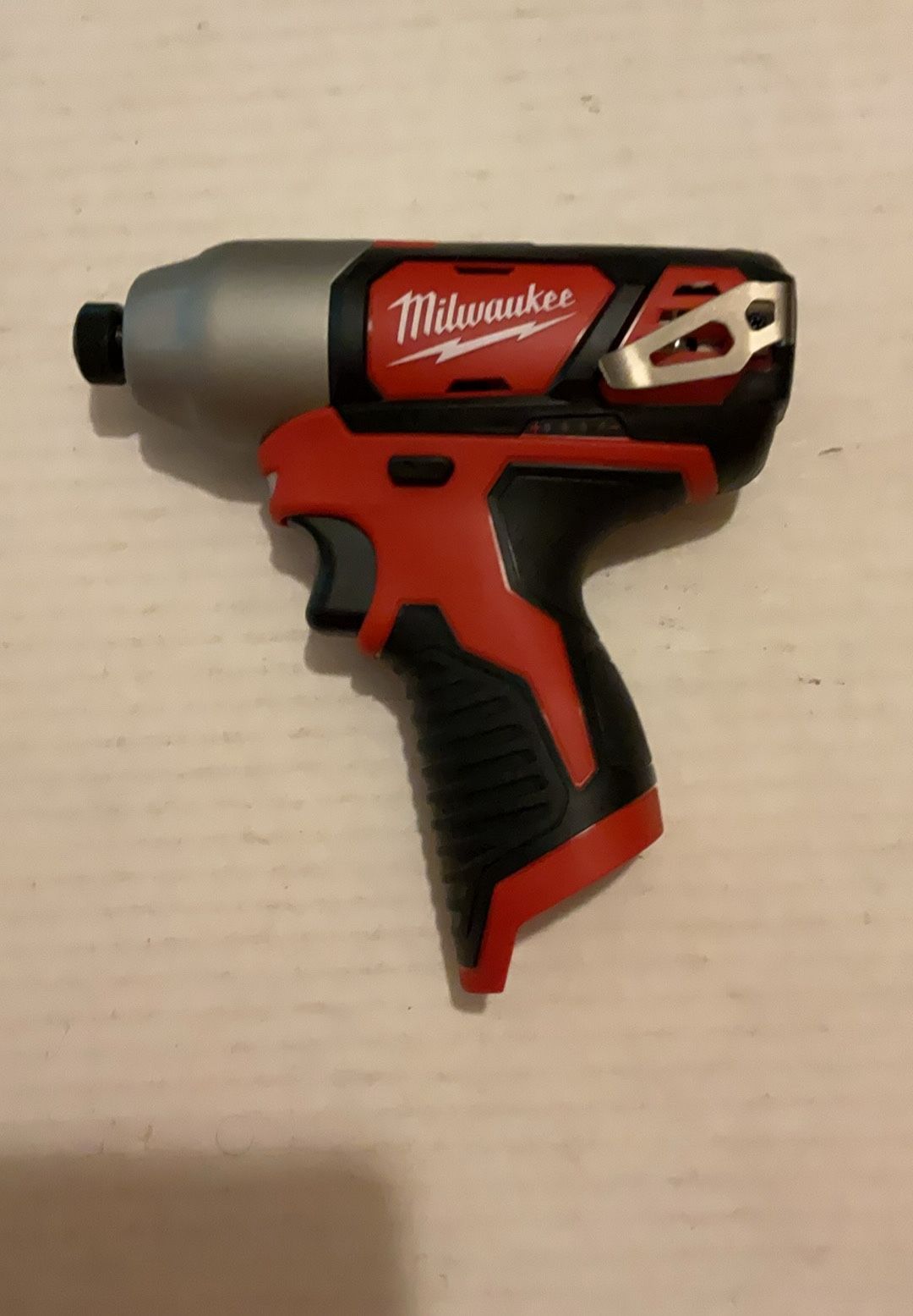 Brand New Milwaukee M12 1/4” Impact Driver. 55 Firm on Price. 55 Firme en Precio.
