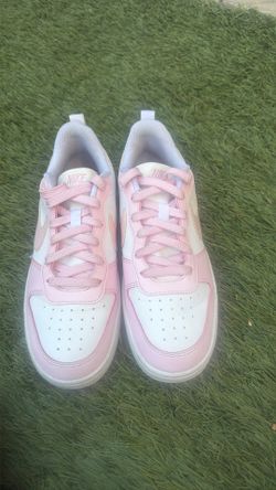 Pink Nike 6.5