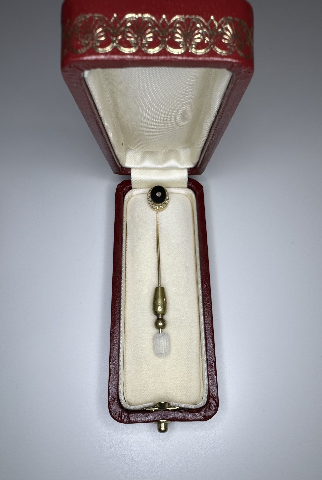 10K Solid Gold Antique Onyx Stick Lapel Pin Brooch .9g with box