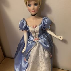Cinderella muñeca de porcelana Disney Cinderella porcelain doll,50 anniversary