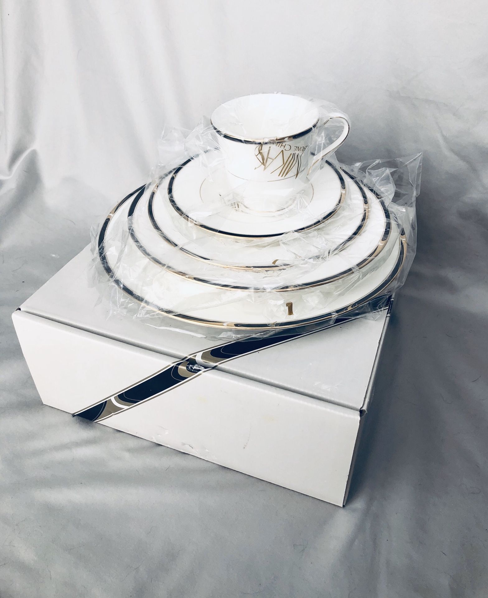 MIKASA Academy Fine China piece place setting set