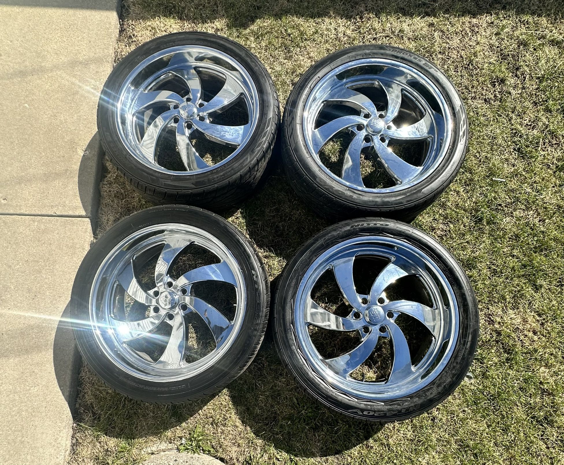 24” US Mags Desperado 6. Wheels & tires with TPMS sensors. 6x135-6x5.5