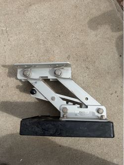 Kicker motor mount