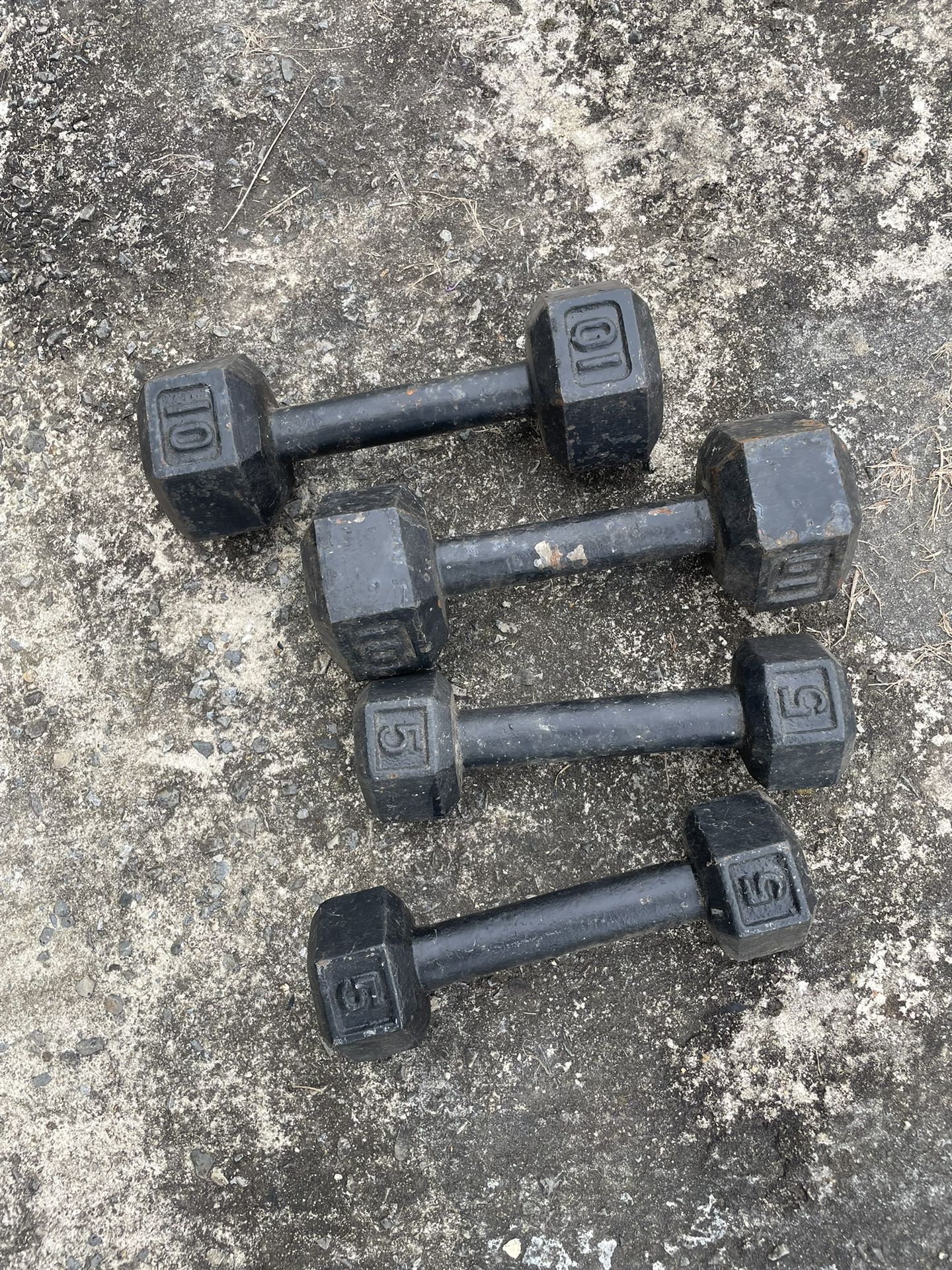 10 Pound And 5 Pound Metal Dumbbell Set 