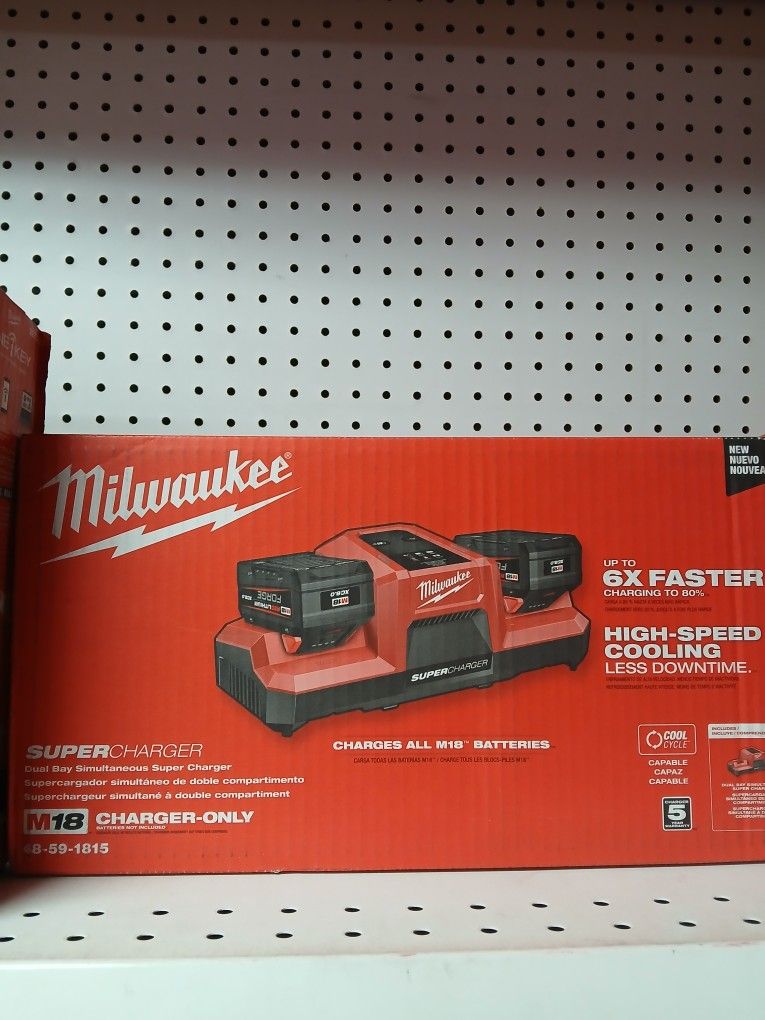 Milwaukee New Dual Super Charger - No Battery