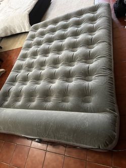 Inflatable mattress queen