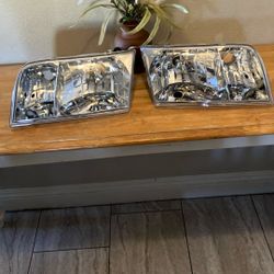 Headlights Mercury Gran Marquis 98-02