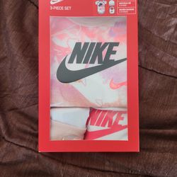 Nike 3 Pc Newborn Set