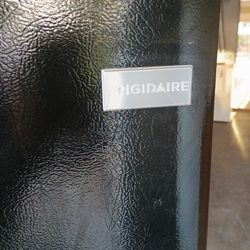 Frigidaire 18 Cubic Feet Refrigerator Top Freezer
