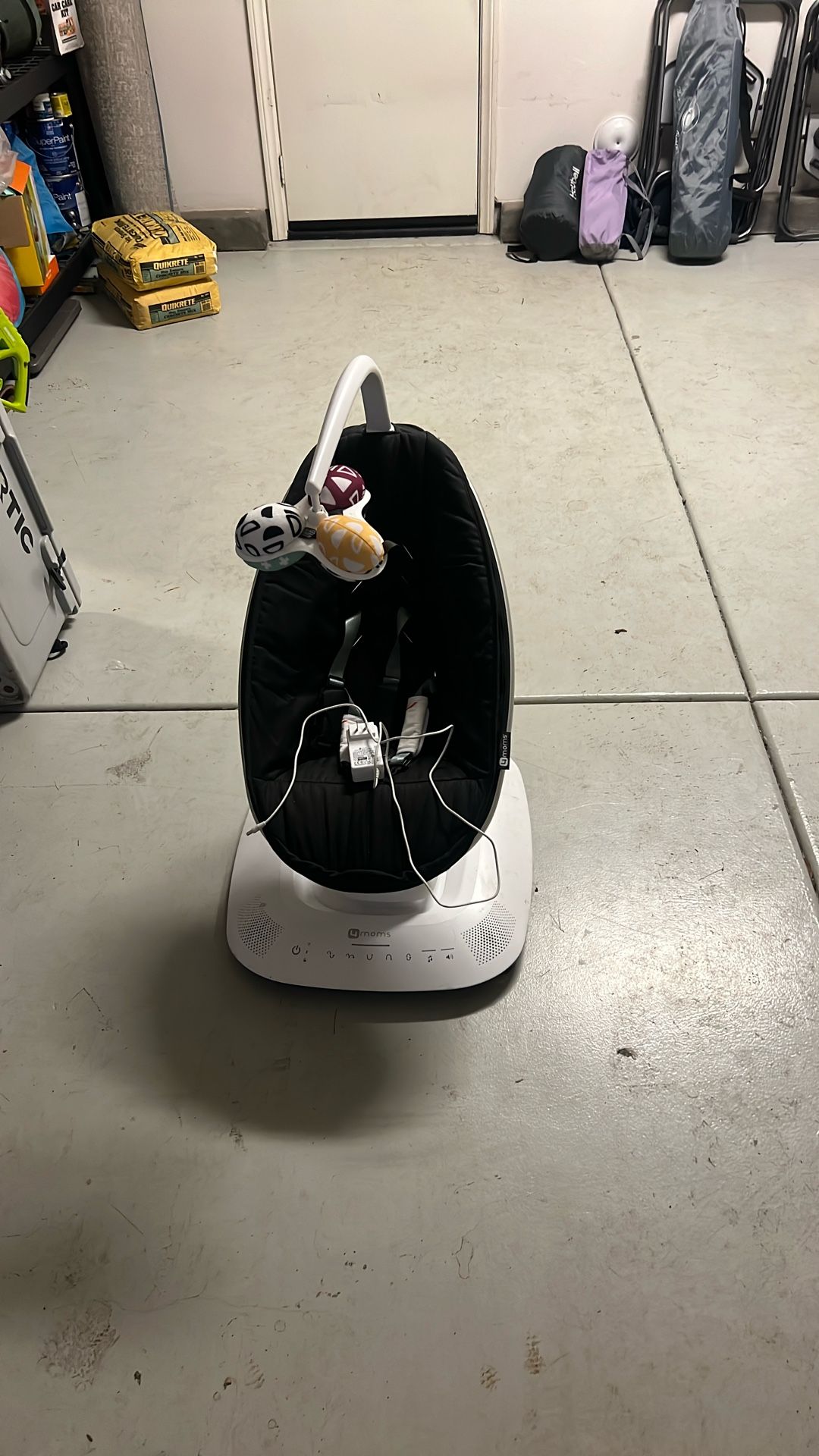 4 Moms Swing