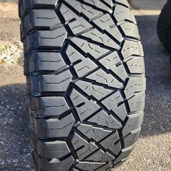 35x12.50x20 NITTO RIDGE GRAPPLER (1) TIRE