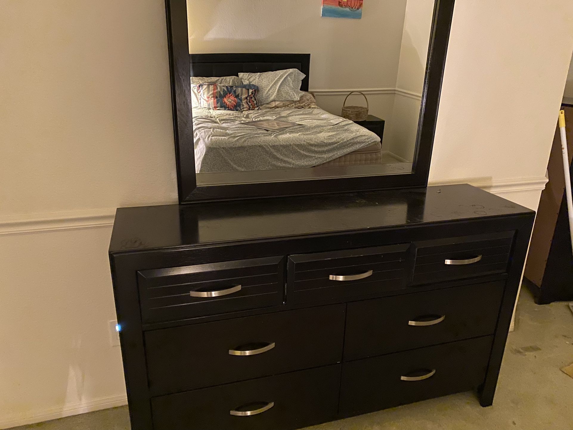 Vanity Table With Mirror